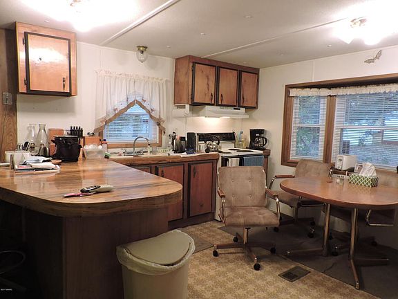 4th image of 7458 Park Pl