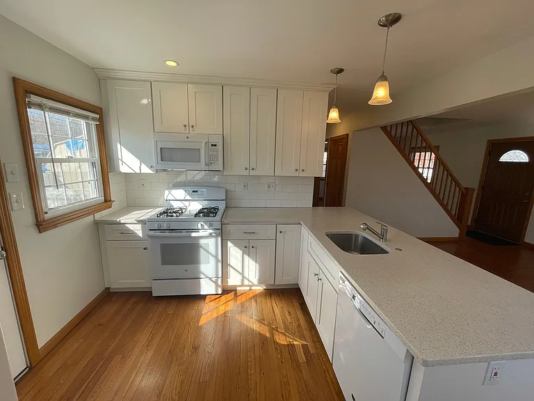 280 Washington Ave — Photo 8