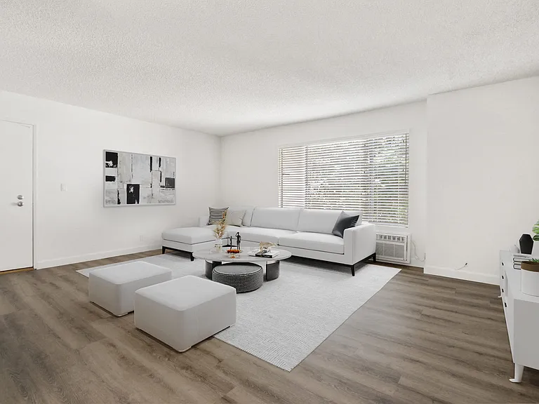 Bentley Avenue Apartments — Photo 40