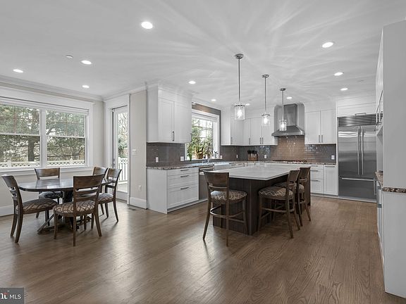 5th image of 6304 Wilmett Rd