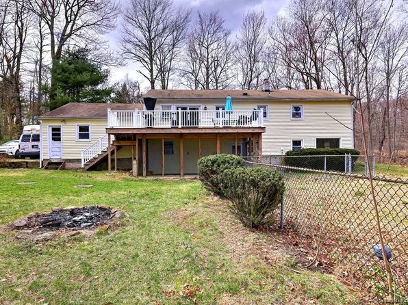 832 Amity Rd, Bethany, CT 06524