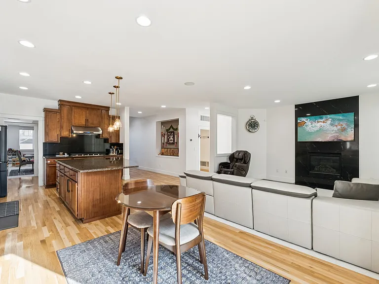 21011 SE 6th Pl — Photo 14