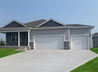 930 Spruce St, Waukee, IA 50263