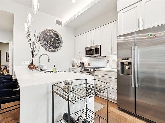 4th image of 731 Saint Charles Ave Unit 311