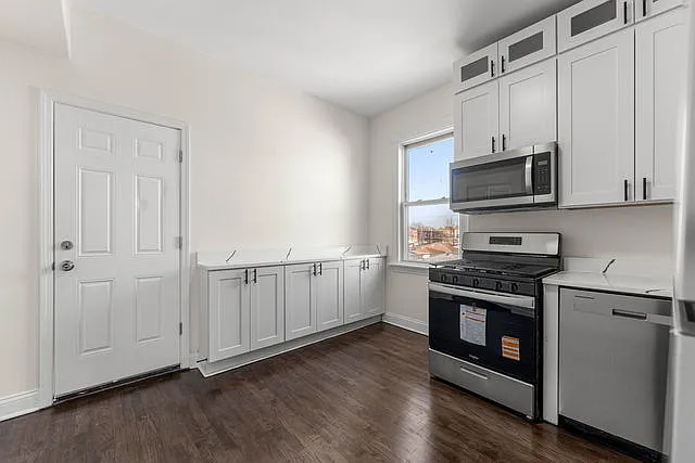 7532 S Champlain Ave #1 — Photo 5