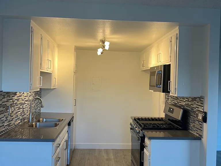 Arrowhead Apartments — Photo 24