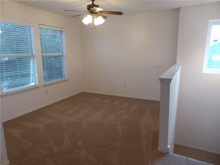 1572 Crown View Dr — Photo 9