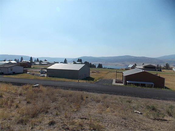 4th image of 409 Airport Way #A