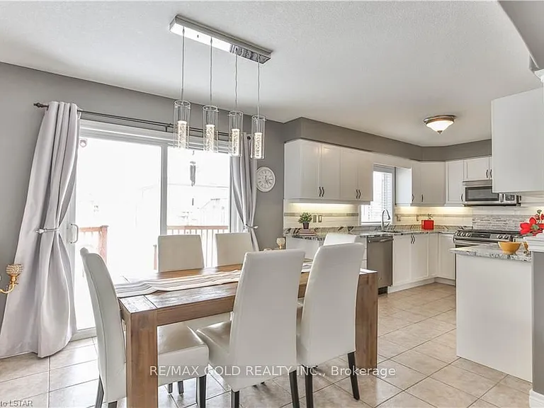 65 Woodhatch Cres — Photo 10