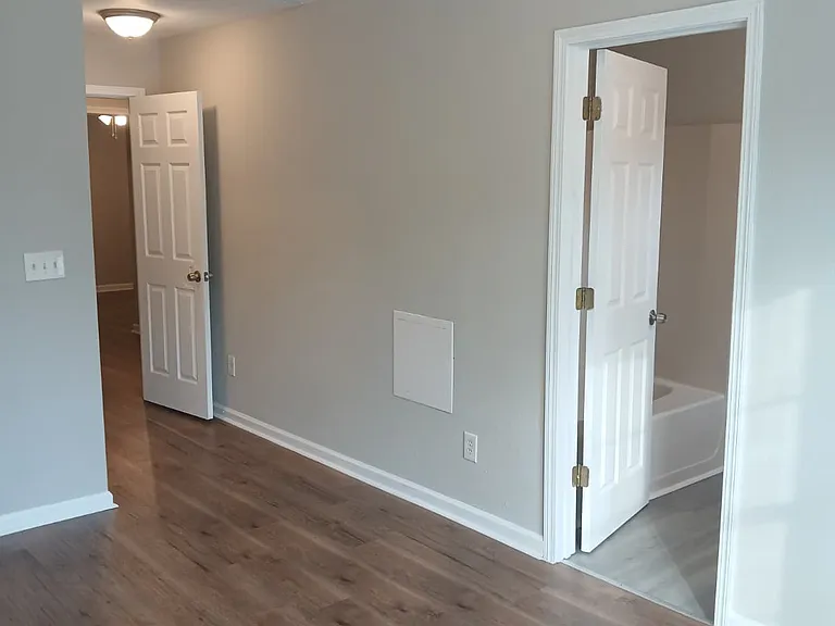 305 Brookview Dr — Photo 8