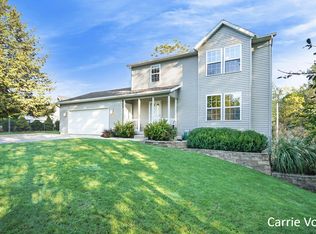 777 Worm Dr NE, Comstock Park, MI 49321
