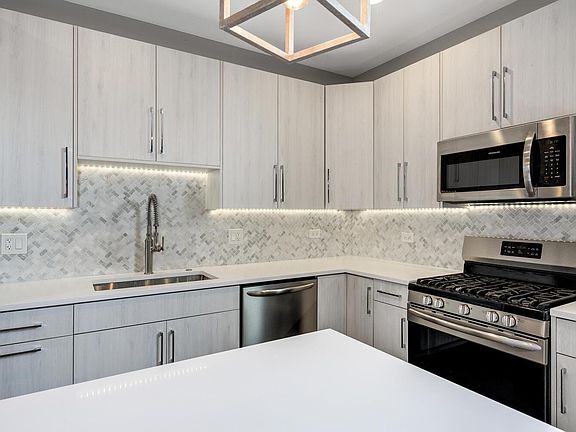 5th image of 2259 W Coulter St #3E