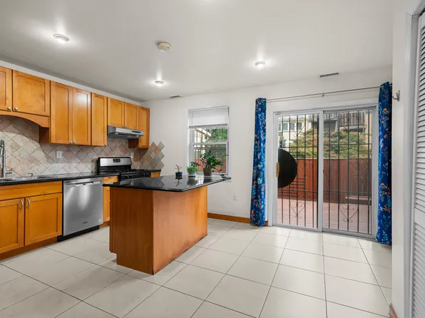 226 Grand Street image 7 of 26