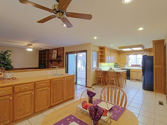 3rd image of 28 Yellow Brick Dr