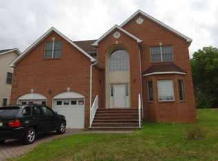 35 Melbloum Ln, Edison, NJ 08837