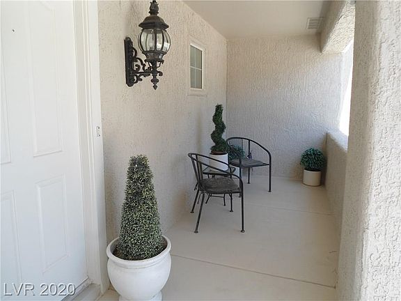 4th image of 2621 Highvale Dr