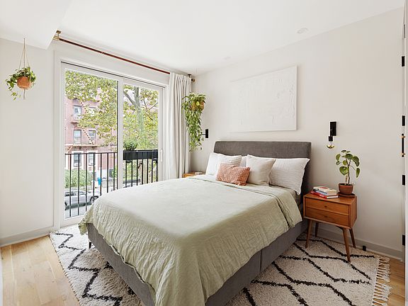 5th image of 1015A President St #2F