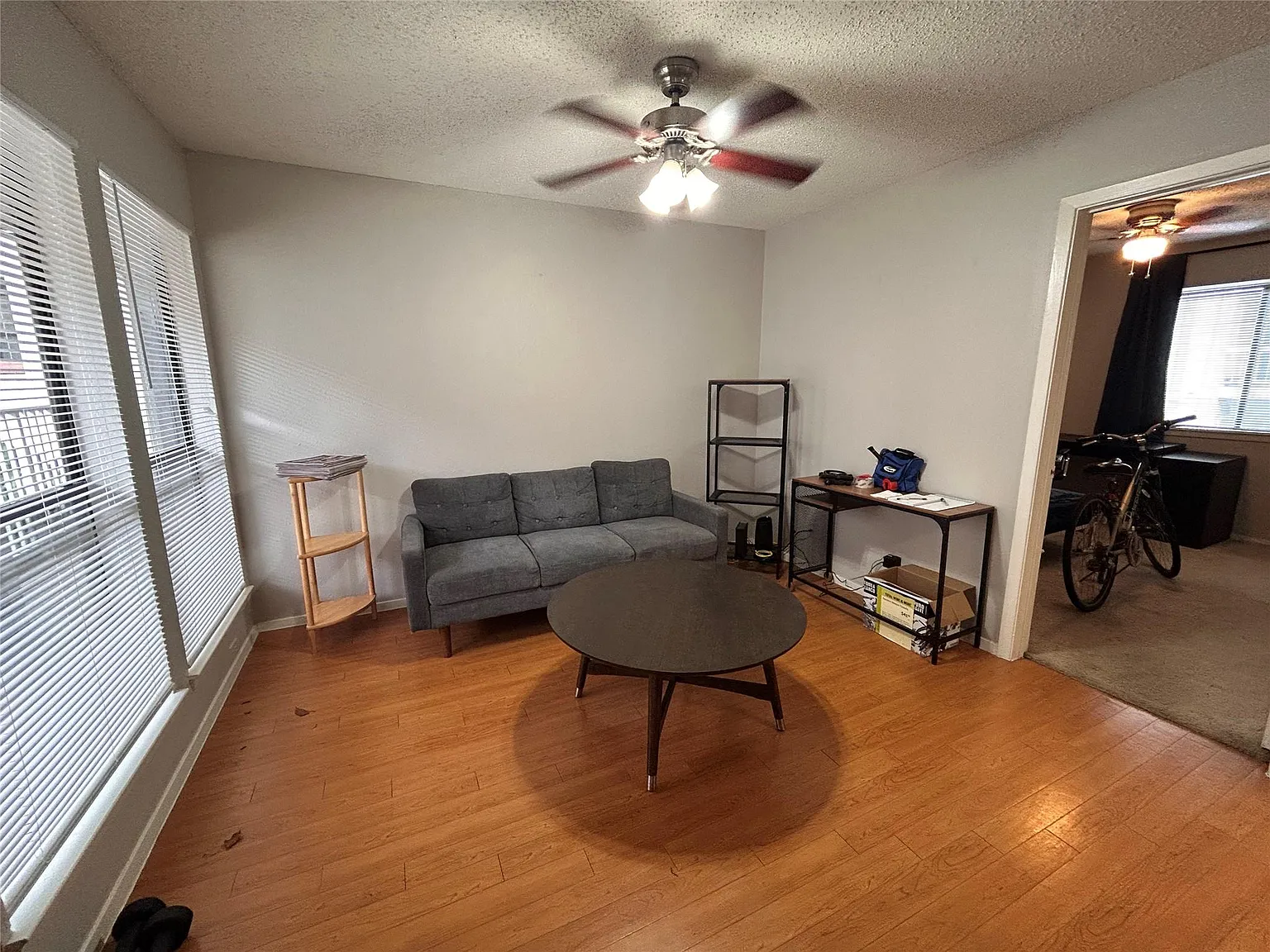 1 bed, 1.0 bath, 420 sqft, $1,200 — Photo 2