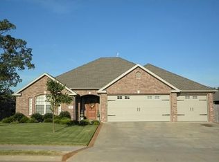 920 Walker St, Centerton, AR 72719