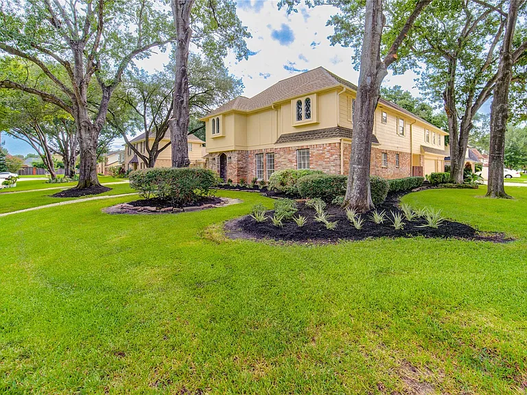 9115 Taidswood Dr — Photo 3