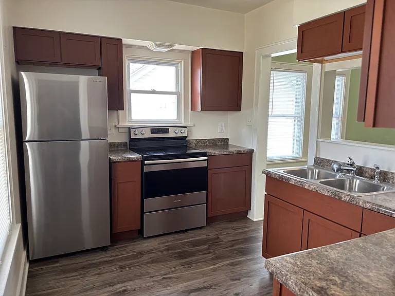 1242 Vineyard Dr — Photo 5