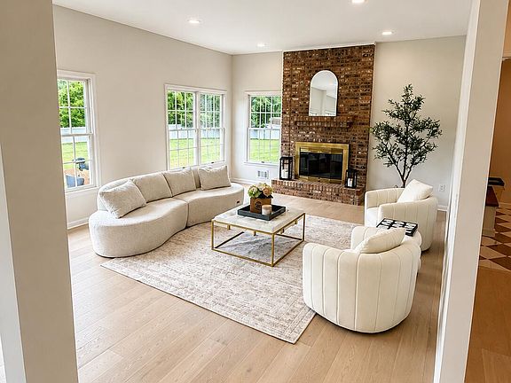 5th image of 210 Sheffield Drive