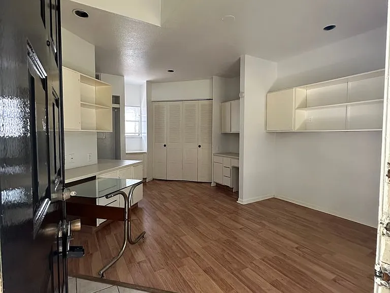 7901 Cambridge St — Photo 8