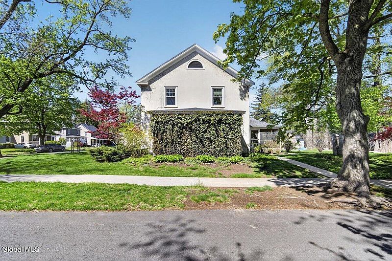 3rd image of 33 Washington Road