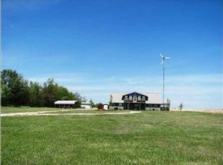 820 NE 24th St, Newton, KS 67114
