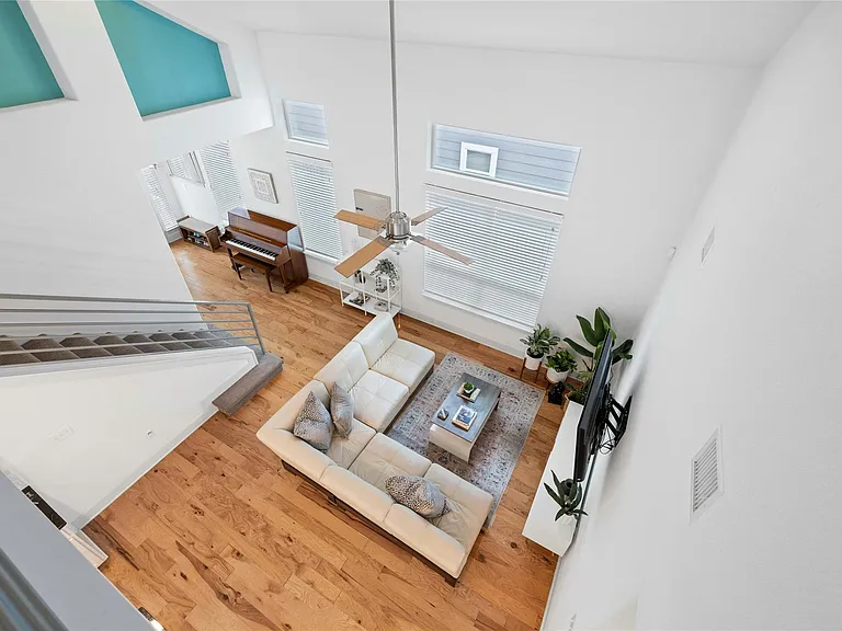 2313 Capulet St — Photo 10