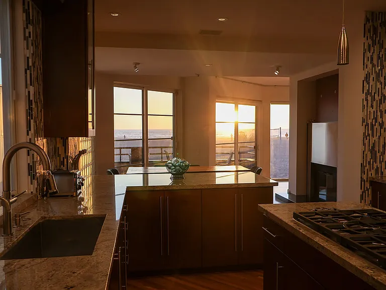 3509 Ocean Front Walk — Photo 7