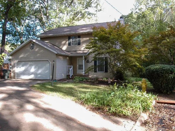 104 Edgewood Ct, East Peoria, IL 61611