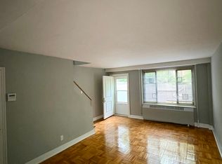 67-10 190th Ln #C, Fresh Meadows, NY 11365