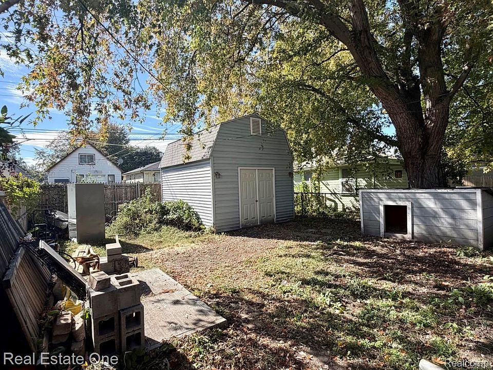 56 E Henry St, photo 13
