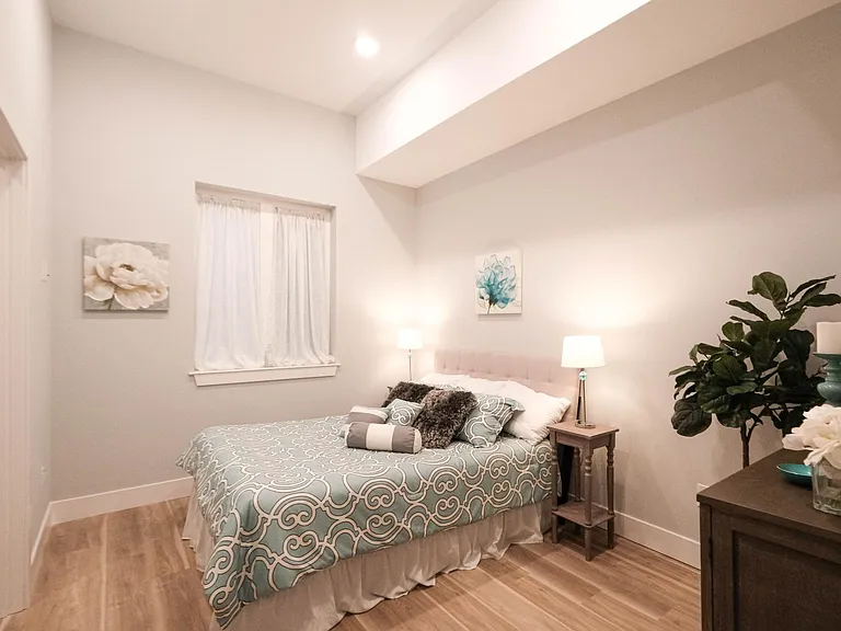 1022 Wood St #202 — Photo 6