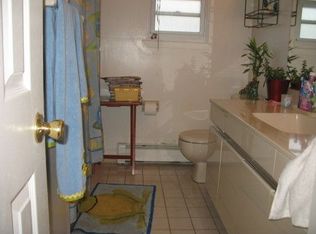 1 Weeks Ave, Hempstead, NY 11550