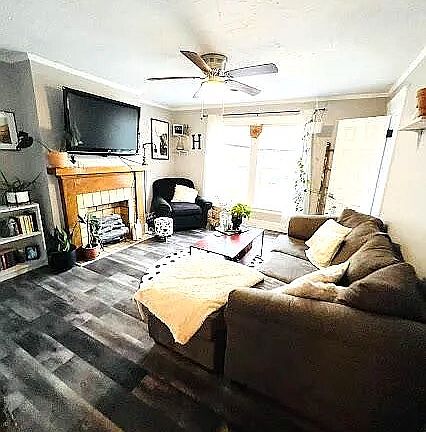 4th image of 1824 W 44th St