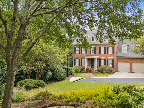 250 Enclave Cir, Sandy Springs, GA 30342