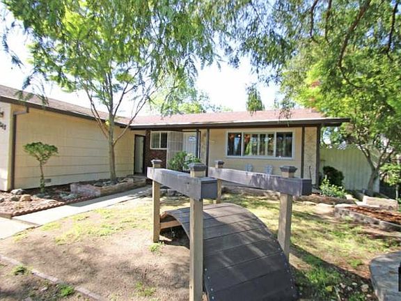 4th image of 3348 S Port Dr