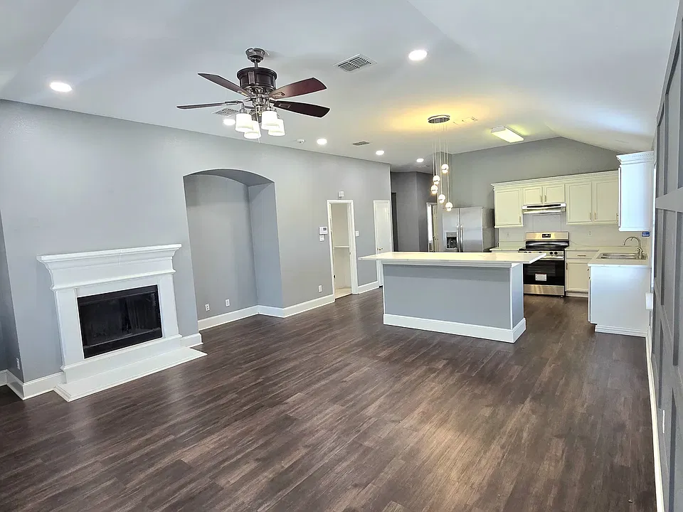 9724 Whistler Dr