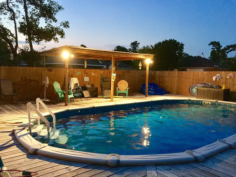 15x30 decked pool w/cabana 