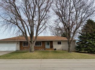 3000 Lakepark Ln, Hastings, NE 68901