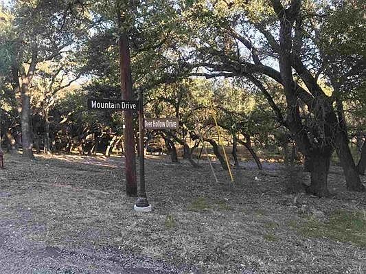 3rd image of 205 Deer Hollow Dr
