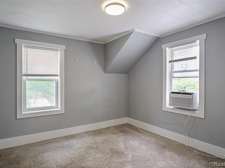 206 N Troy St — Photo 23