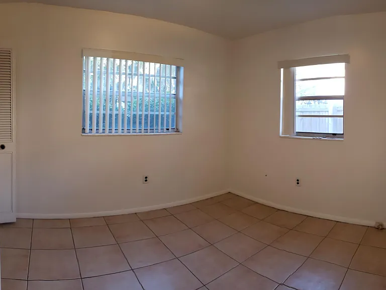 10820 Margaret Dr — Photo 9