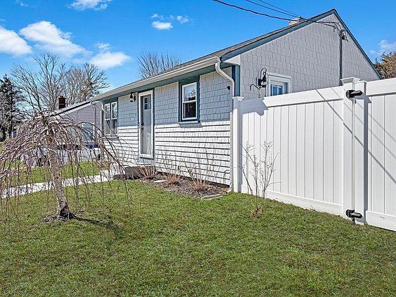 2nd image of 12 Mason Street Ext