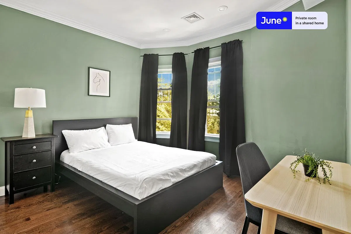 Queen bedroom in 4 bed/1.5 bath home in Somerville #547 C — Photo 1