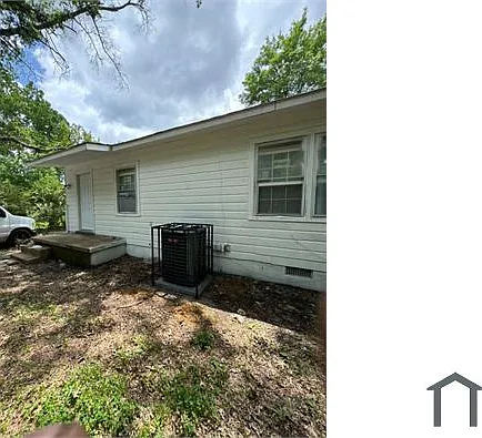3 bed, 1152 sqft, $1,350 — Photo 1