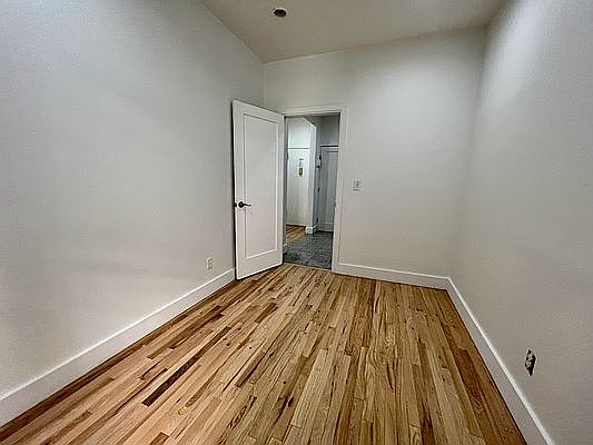 4th image of 229 E 53rd St #3RF