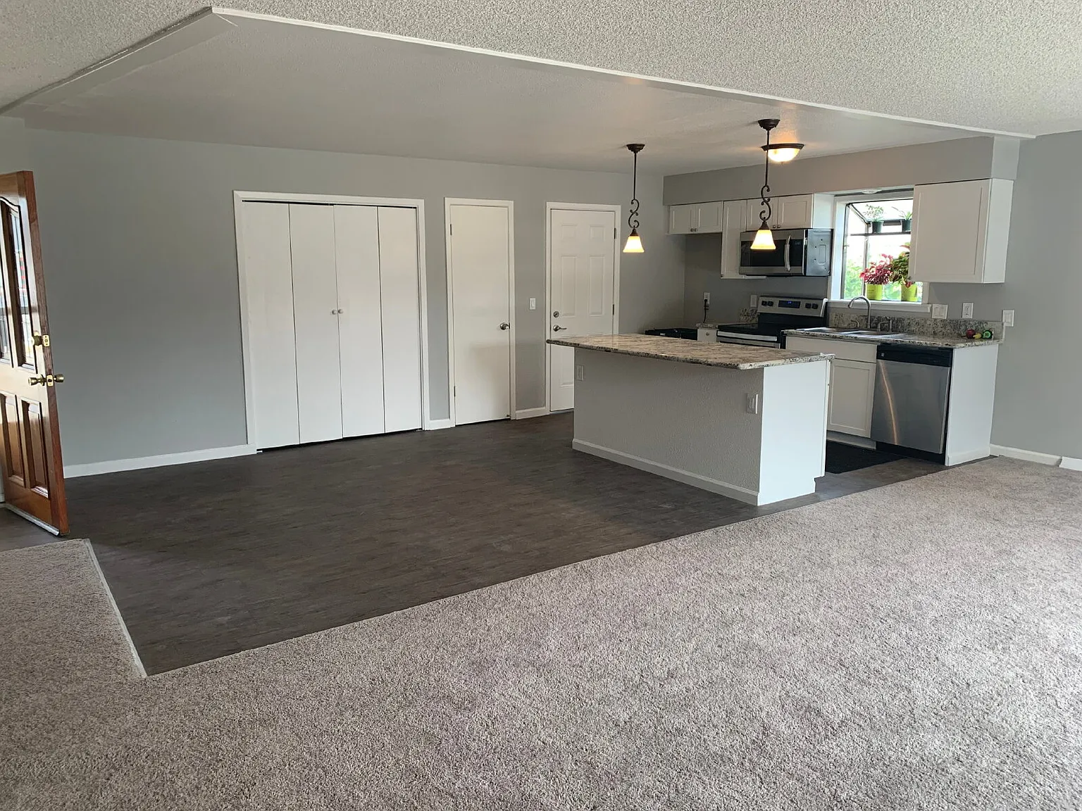 3 bed, 2.0 bath, 1427 sqft, $2,400 — Photo 3